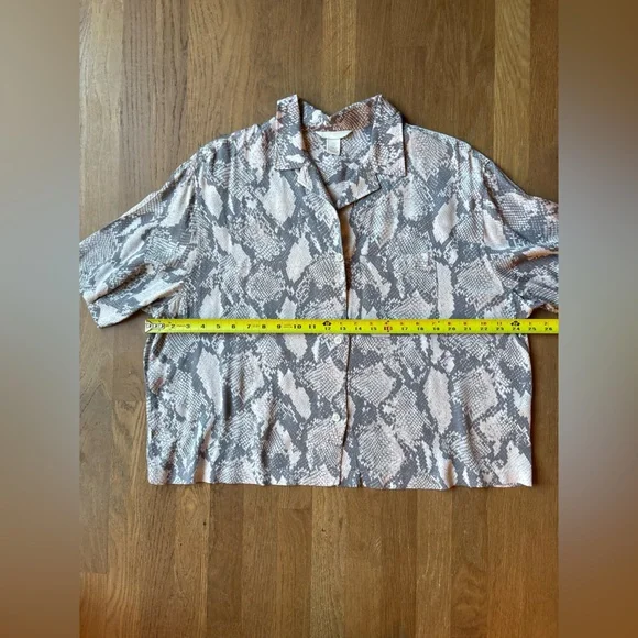 H&M light weight Viscose woven Cropped Drop Shoulder Button Up Shirt L - Picture 4 of 10